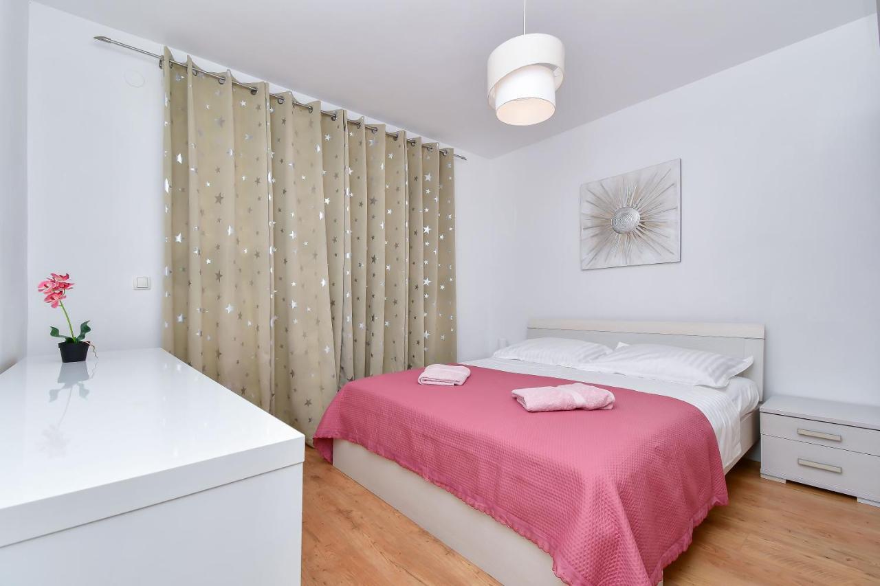 Apartment Ela Omis Exterior photo