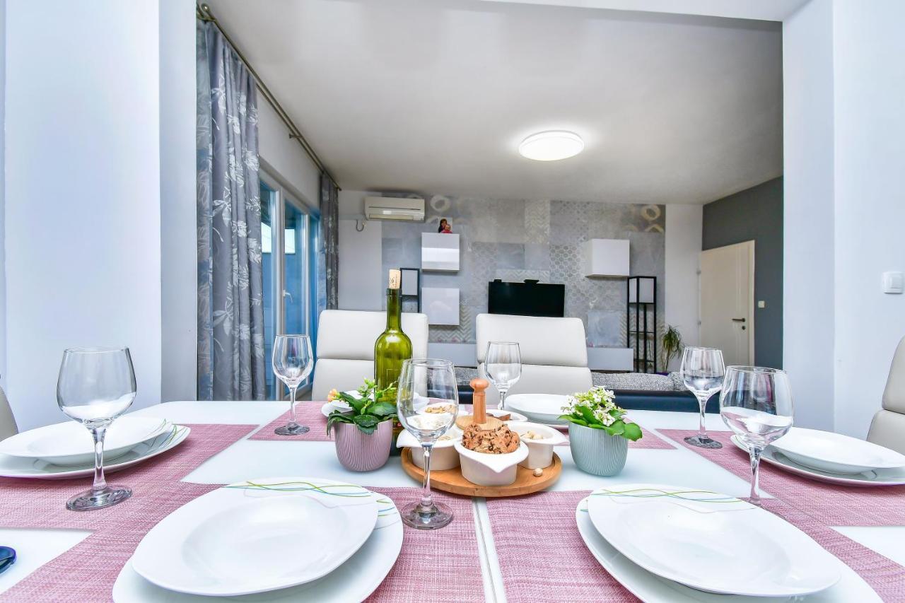 Apartment Ela Omis Exterior photo
