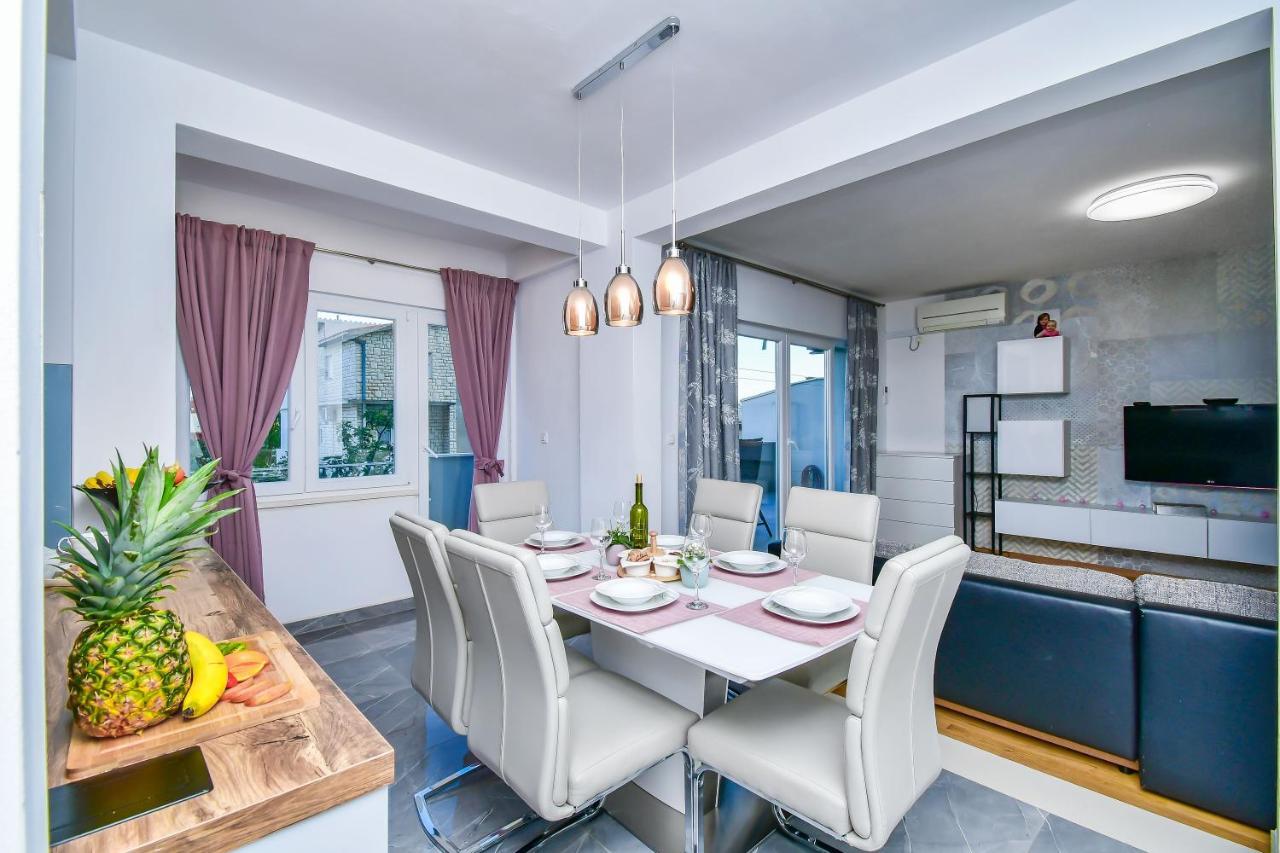 Apartment Ela Omis Exterior photo