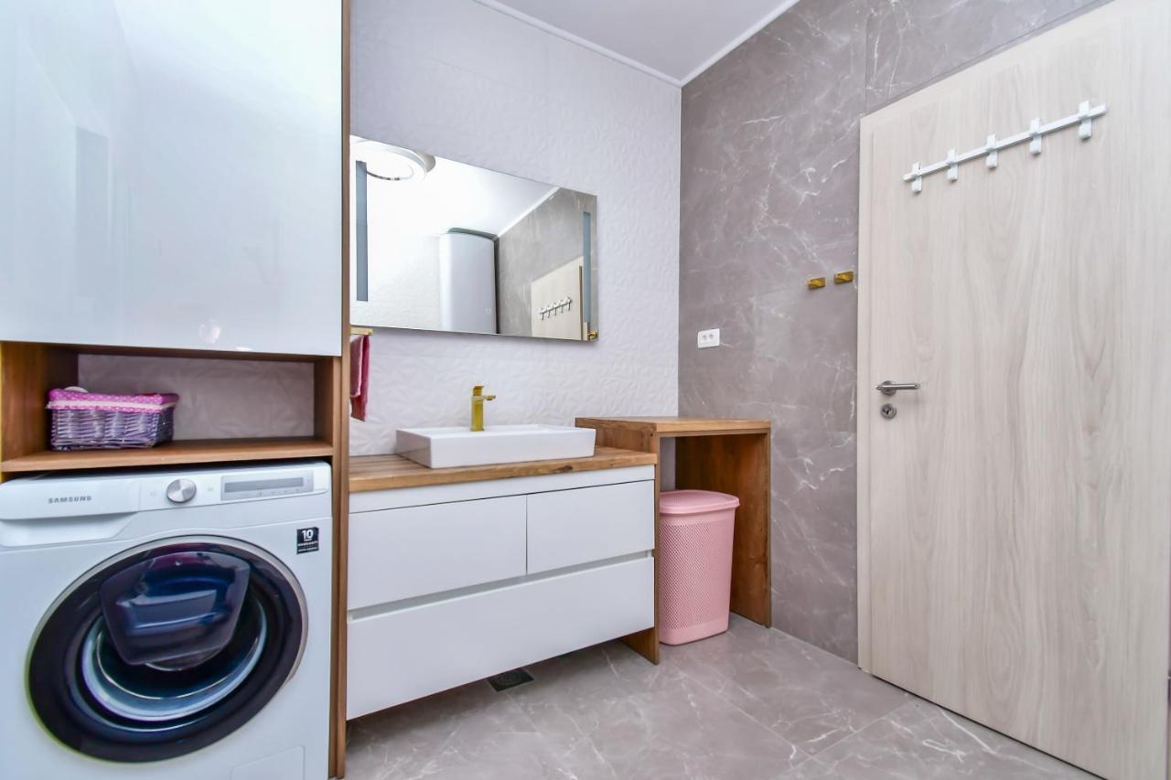 Apartment Ela Omis Exterior photo