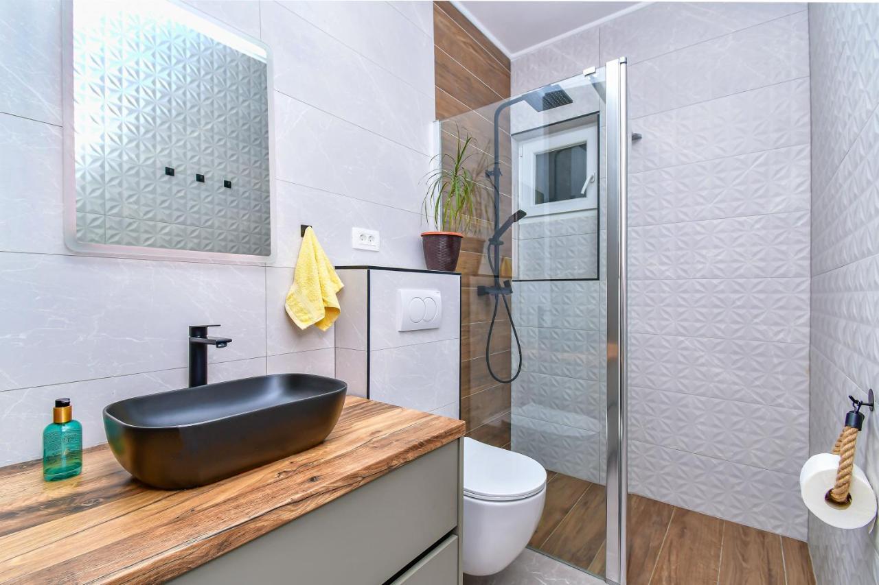 Apartment Ela Omis Exterior photo