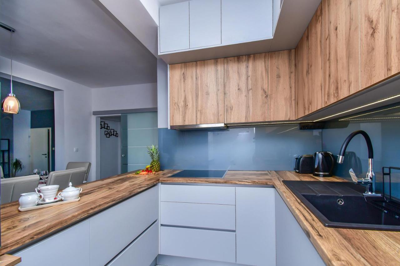 Apartment Ela Omis Exterior photo