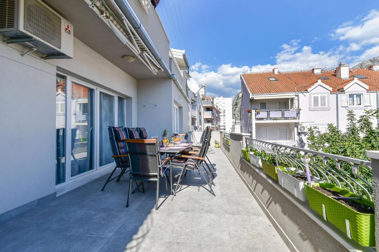 Apartment Ela Omis Exterior photo